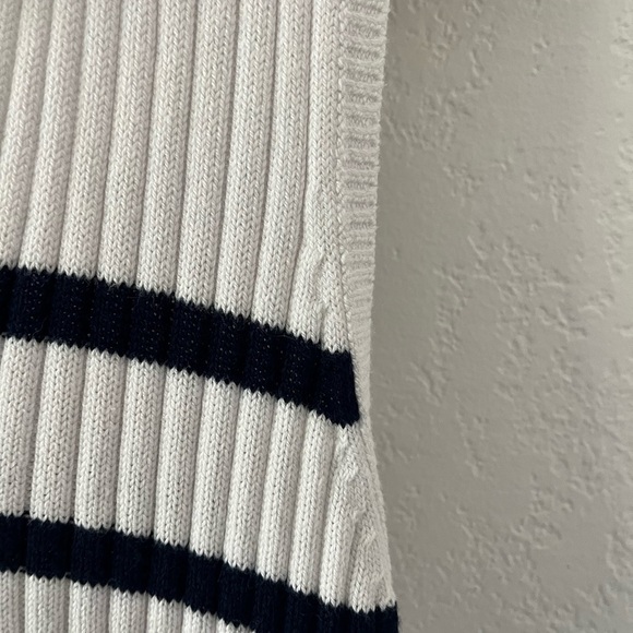 Old Navy Knitted Vest with Collar Women Small - Picture 5 of 5